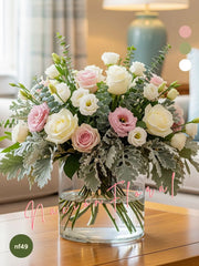 Elegancia Minimalista con Lisianthus y Rosas