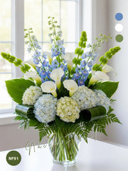 Callas y Delphinium: Serenidad Acuática