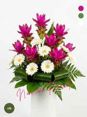 Diseño contemporáneo con curcumas y gerberas