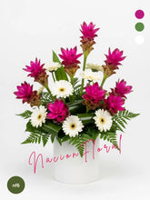 Diseño contemporáneo con curcumas y gerberas