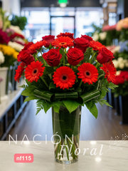Rosas y Gerberas Rojas en Armonía - Elegancia Clásica