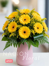 Gerberas Amarillas en Florero Rosa - Alegría Radiante