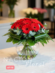 Gerberas Rojas en Esfera de Vidrio - Elegancia Minimalista