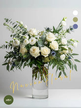 Rosas y Lisianthus: Pureza Azuledia