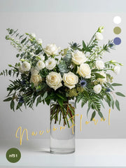Rosas y Lisianthus: Pureza Azuledia