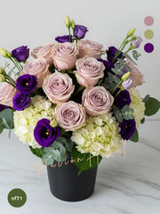 Rosas Amnesia y Hortensias: Armonía Sofisticada