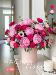 Fantasía Rosa: Arreglo Abundante de Peonías, Ranúnculos y Claveles