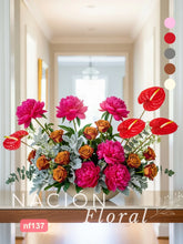 Diseño Exótico: Arreglo con Peonías, Anturios y Rosas Toffee