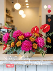 Diseño Exótico: Arreglo con Peonías, Anturios y Rosas Toffee