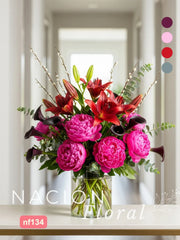 Diseño Floral Vanguardista: Peonías, Lirios y Callas Moradas