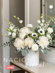 Elegancia Pura: Arreglo de Lujo con Peonías y Anémonas Blancas