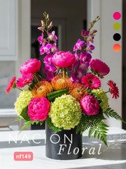 Fusión Exótica: Arreglo de Peonías, Orquídeas y Leucospermum