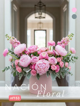 Ensueño Rosa: Arreglo de Lujo con Peonías, Rosas y Ranúnculos