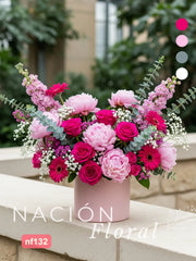 Explosión Fucsia: Arreglo con Peonías, Rosas y Gerberas