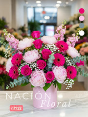 Explosión Fucsia: Arreglo con Peonías, Rosas y Gerberas
