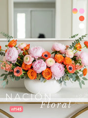 Atardecer Coral: Arreglo de Lujo con Peonías, Rosas y Ranúnculos