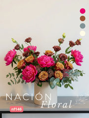 Elegancia Moderna: Arreglo de Peonías Rosas y Lisianthus Chocolate