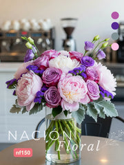 Jardín Secreto: Arreglo de Peonías Rosas y Rosas Moradas