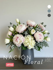 Arreglo Floral Moderno en Cerámica | Peonías y Tulipanes a Domicilio