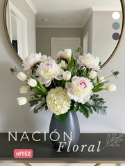 Arreglo Floral Moderno en Cerámica | Peonías y Tulipanes a Domicilio