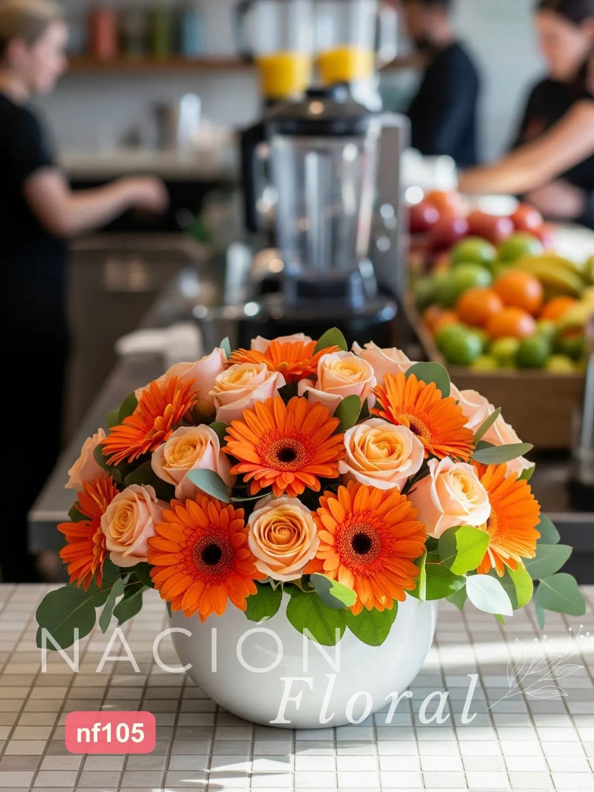 Gerberas y Rosas en Armonía Cálida Cerámica Blanca
