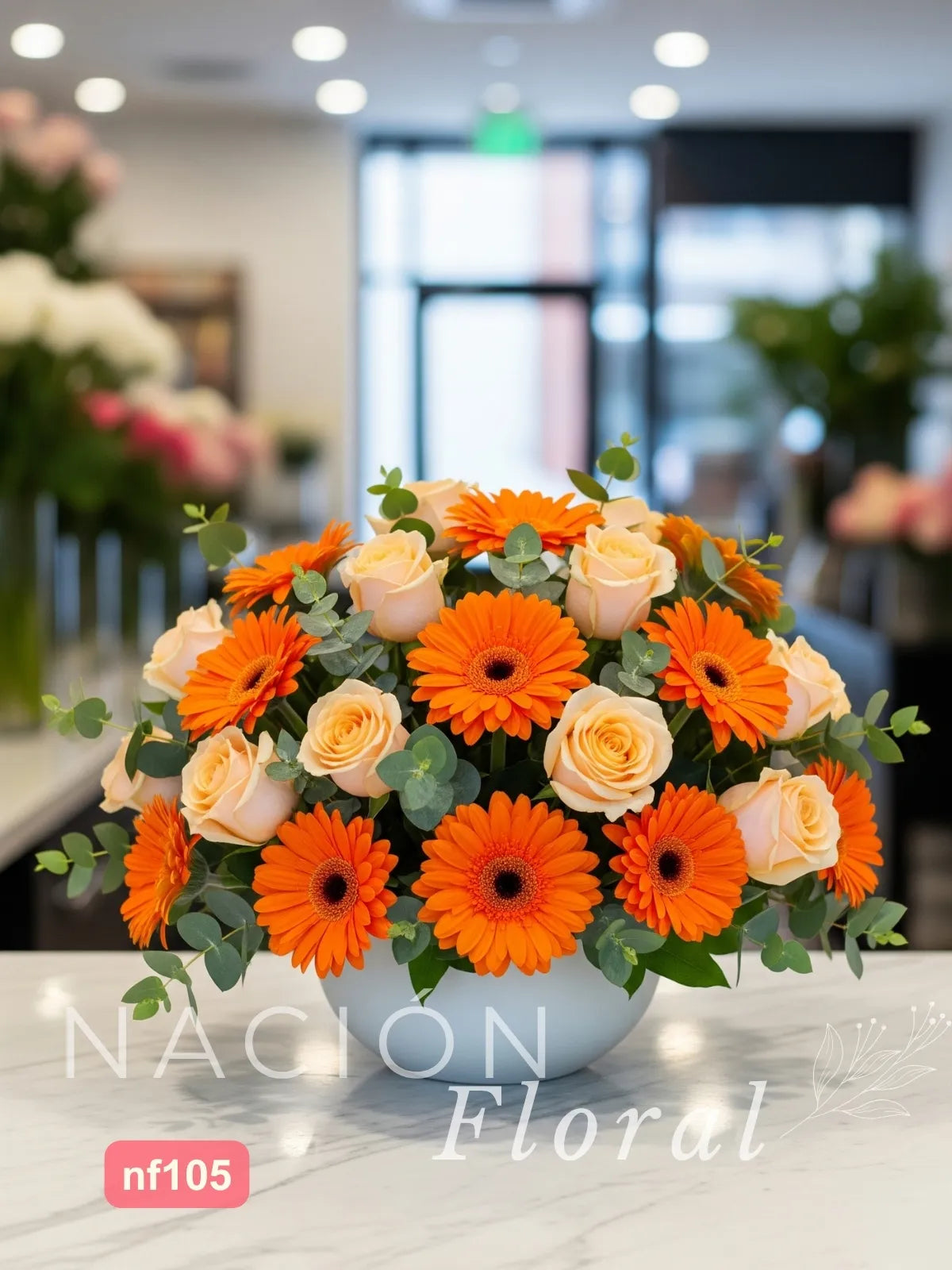 Gerberas y Rosas en Armonía Cálida Cerámica Blanca