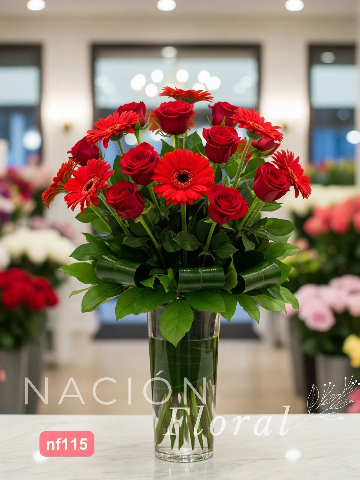 Rosas y Gerberas Rojas en Armonía - Elegancia Clásica