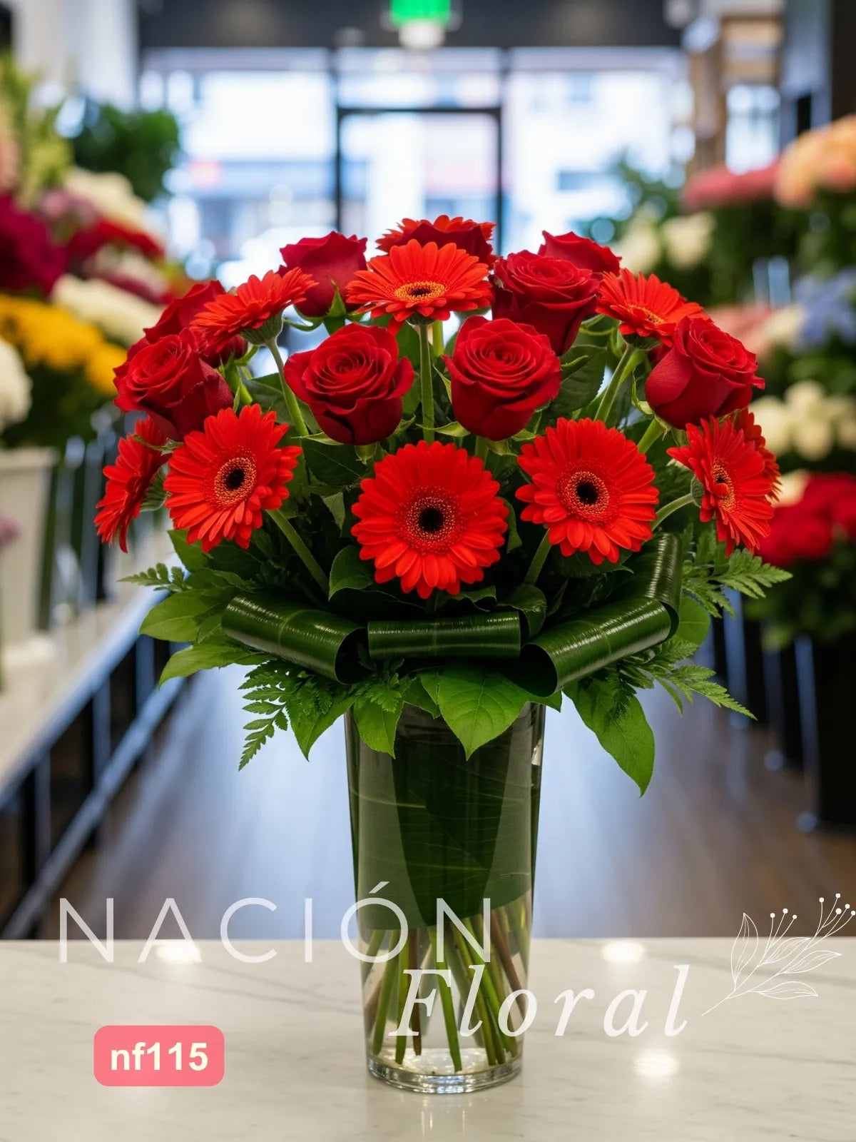 Rosas y Gerberas Rojas en Armonía - Elegancia Clásica